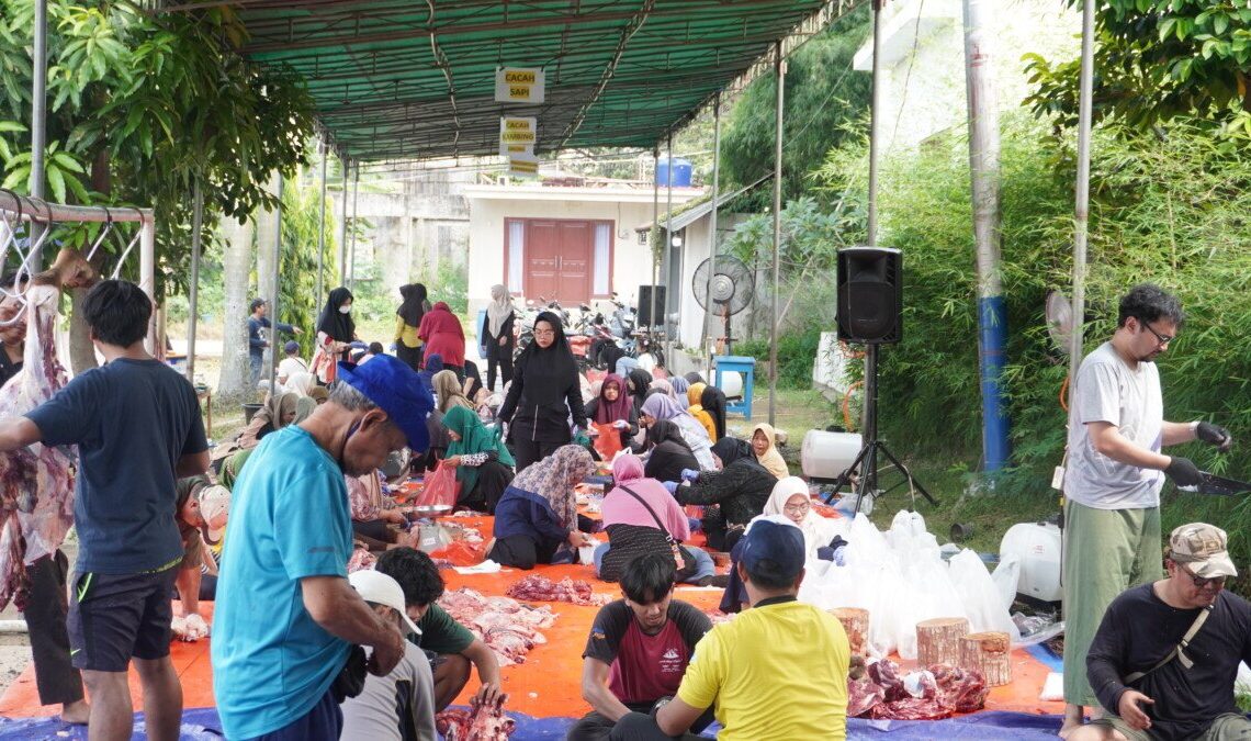 Warga LDII Bintara Jaya Rayakan Idul Adha dengan Bagikan 1.150 Paket Daging Kurban