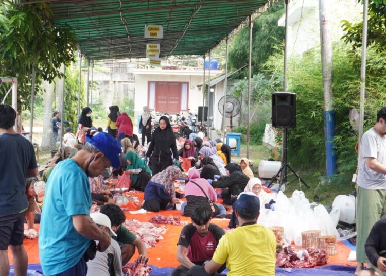 Warga LDII Bintara Jaya Rayakan Idul Adha dengan Bagikan 1.150 Paket Daging Kurban