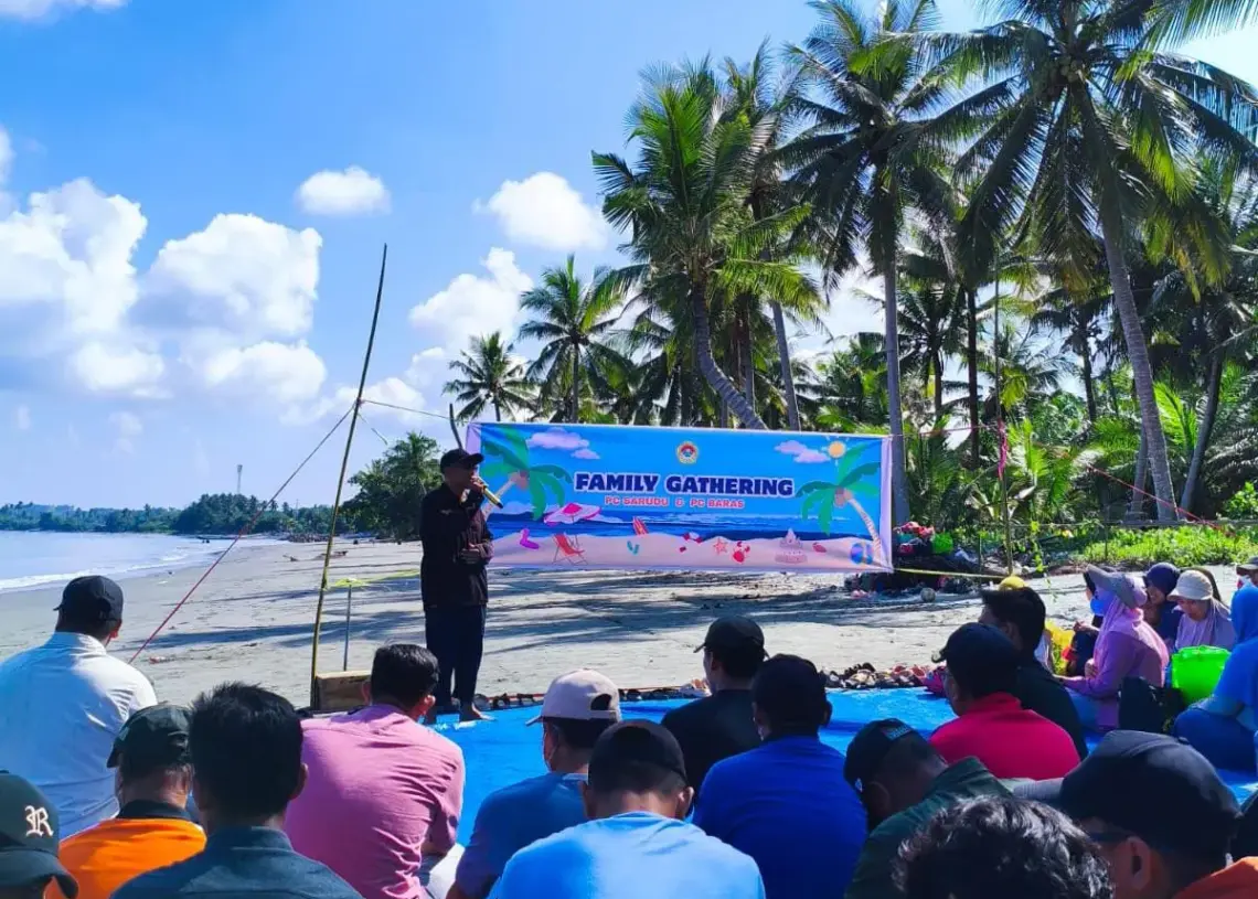 LDII Sarudu dan Baras Gelar Kegiatan Kebersamaan di Pantai Muara Sempo