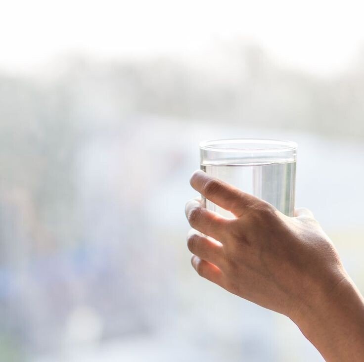 Minum Air Hangat Bisa Hancurkan Lemak? Ini Kata Pakar Kesehatan