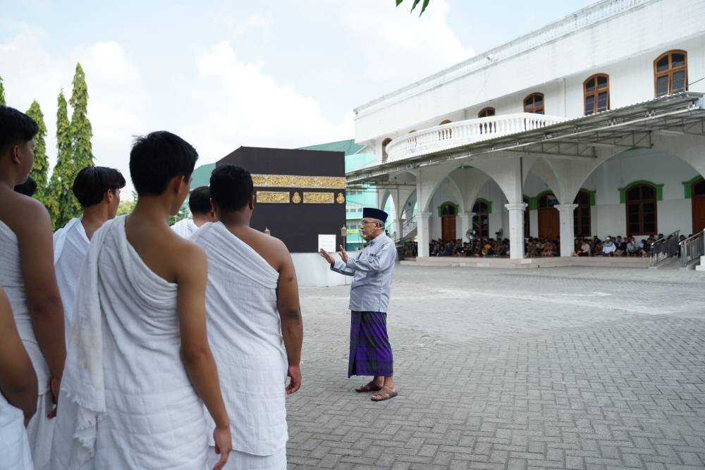 400-an Santri Ikuti Simulasi Manasik Haji di Ponpes Millenium Alfiena