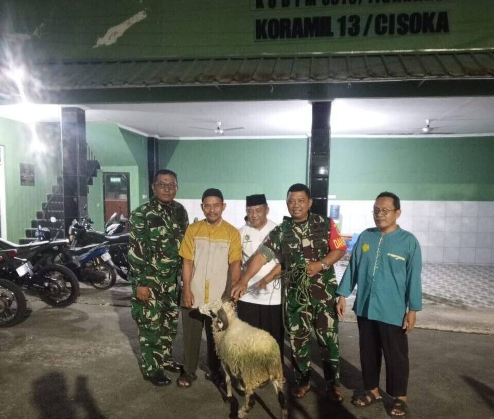 LDII Solear Terima Satu Ekor Kambing dari Danramil 13/BP