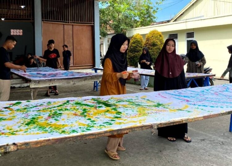 Remaja LDII Paser Belajar Membatik di Kegiatan Pra-Musda 2025