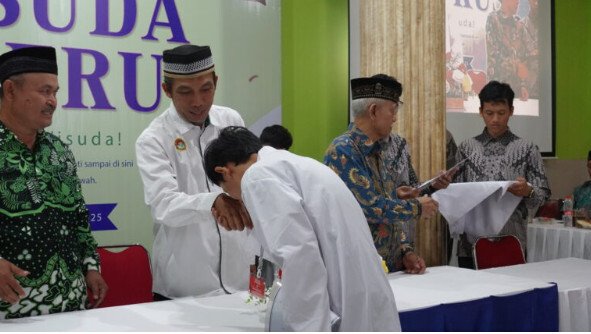 Wisuda Siswa SD dan SMP, Ketua LDII DIY Ajak Generus Terus Berprestasi