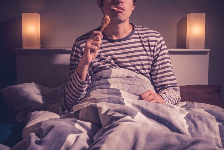 Benarkah Makan Malam Bikin Gemuk? Ini Penjelasan Medisnya