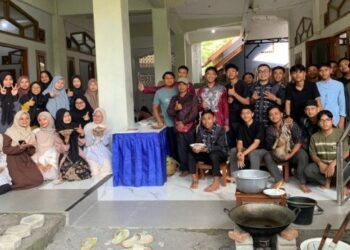 Tingkatkan Keterampilan, Dai Muda LDII Gunungkidul Belajar Memasak Batagor