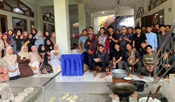 Tingkatkan Keterampilan, Dai Muda LDII Gunungkidul Belajar Memasak Batagor