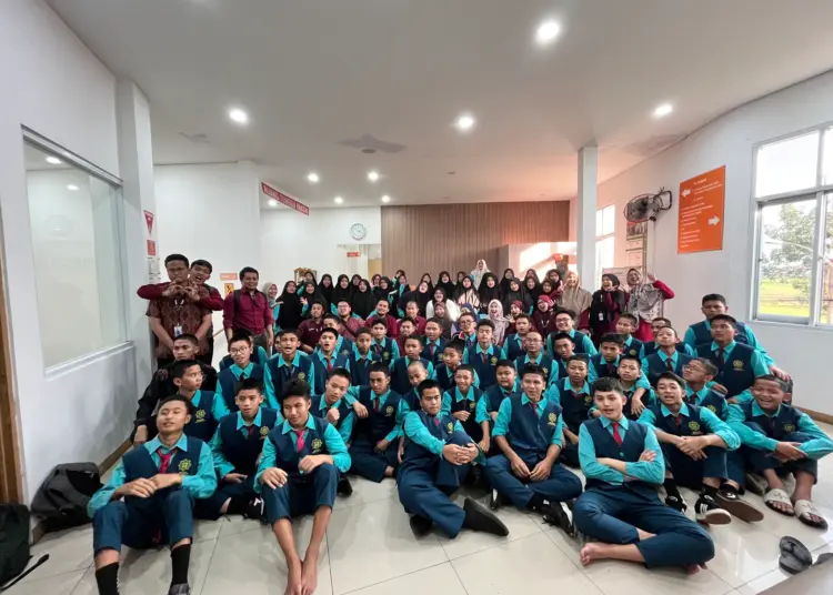SMP MIBS Ajak Siswa Mengenal Dunia Kesehatan Lewat Outing Class