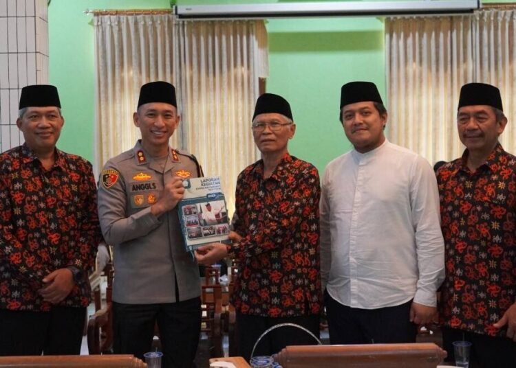 Perkuat Sinergi dengan Ulama, Kapolres Kediri Kota Kunjungi Ponpes Wali Barokah