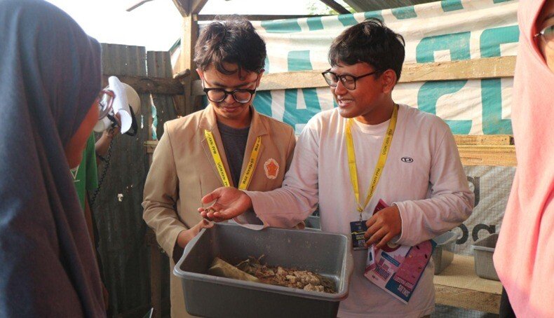 Mahasiswa UGM Sosialisasikan Gaya Hidup Zero Waste di Ponpes Nurul Huda