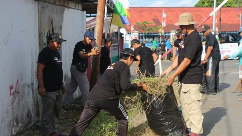 LDII Manokwari Rayakan HUT RI ke-80 dan 664 Tahun Masuknya Islam di Tanah Papua dengan Kerja Bakti