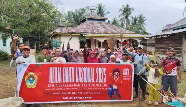 LDII Rambah Samo Gelar Kerja Bakti Lingkungan Sambut HUT ke-80 RI