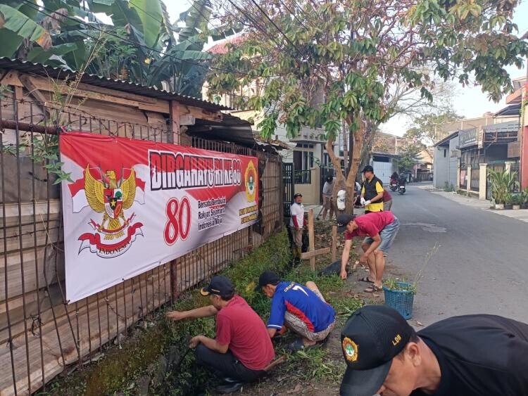 PAC LDII Mekarrahayu dan Warga Gelar Bakti Sosial Sambut HUT ke-80 RI