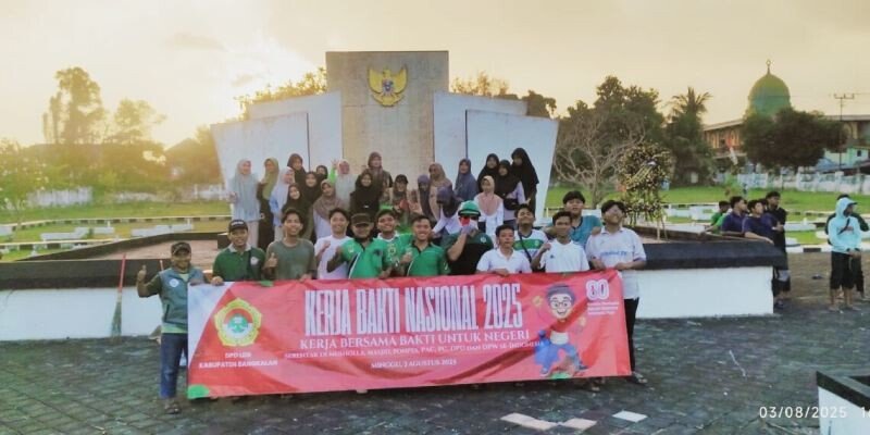 Gelorakan Semangat Gotong Royong, LDII Bangkalan Bersihkan Taman Makam Pahlawan