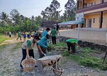Ratusan Warga LDII Pesawaran Kerja Bakti Lingkungan Sambut HUT ke-80 RI