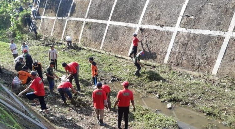 LDII Saptosari Turunkan 100 Relawan untuk Aksi Bersih Sungai