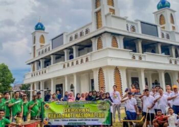 Semarakkan HUT ke-80 RI, LDII Tapin Kerja Bakti Wujudkan Lingkungan Bersih