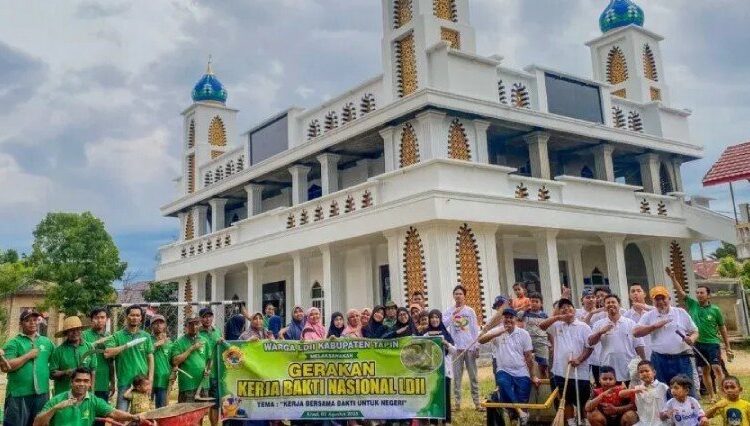 Semarakkan HUT ke-80 RI, LDII Tapin Kerja Bakti Wujudkan Lingkungan Bersih