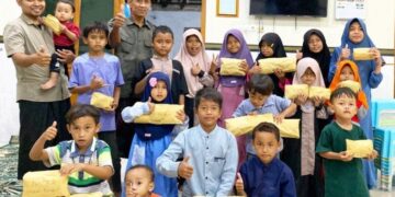 Para Murid TPQ Nurul Huda Troketon Terima Hadiah Lomba HUT ke-80 RI