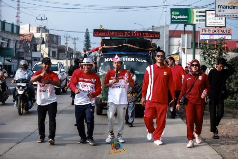 Sekdes Sukadami Apresiasi Karnaval PC LDII Cikarang Selatan di HUT ke-80 RI