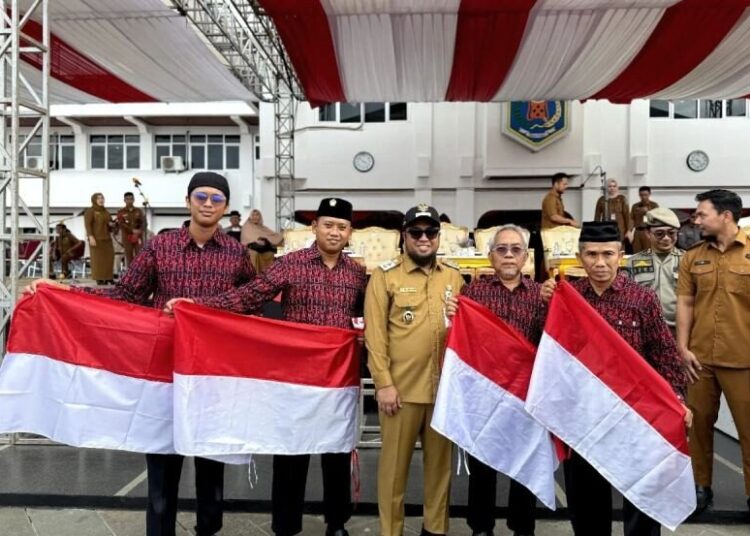 Sambut HUT ke-80 RI, LDII Paser Berpartisipasi dalam Pembagian Ribuan Bendera