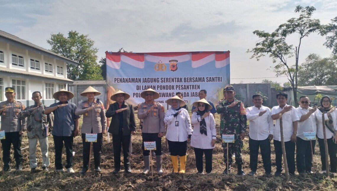Polres Karawang dan LDII Gelar Penanaman Jagung Serentak Bersama Santri