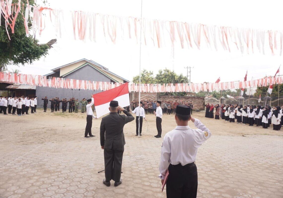 Ponpes Miftahul Huda Polman Gelar Upacara Peringati HUT RI
