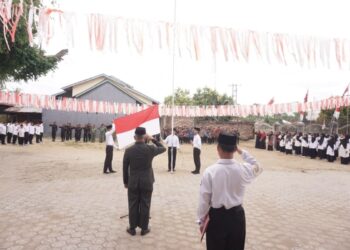 Ponpes Miftahul Huda Polman Gelar Upacara Peringati HUT RI