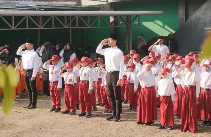 Siswa TK dan MI Insan Utama di Bantul Ikuti Upacara Peringatan HUT RI ke 80