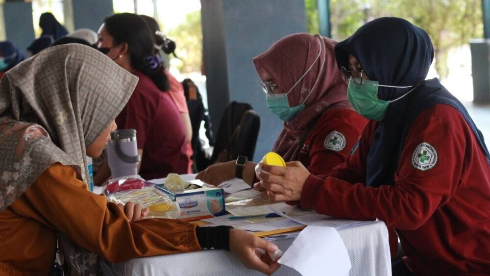 Kerja Sama dengan Ponpes Minhajurrosyidin, Puskesmas Cipayung Gelar Skrining Kesehatan