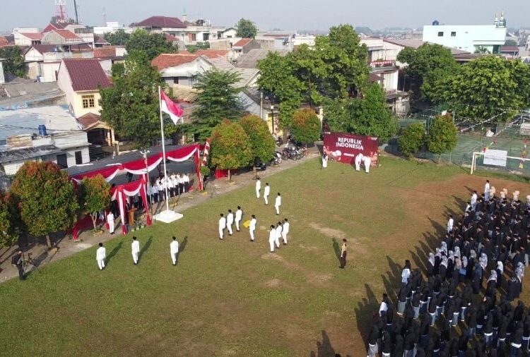 Pondok Pesantren Minhajushobirin Gelar Upacara HUT ke-80 RI Bersama Santri dan Warga