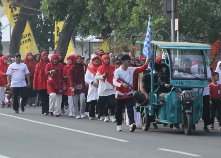 2.000 Warga Ikuti Jalan Santai Ponpes Wali Barokah