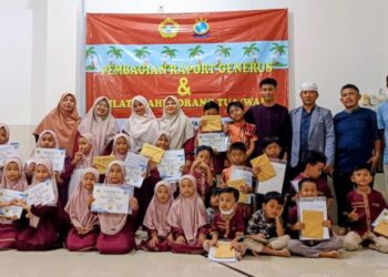 TPA Al-Barokah Makmur Jaya Bagi Rapor, Apresiasi Peserta Didik dan Guru