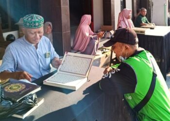 LDII Kaliwates dan Takmir Masjid Ar-Royan Membagikan Gratis Al Quran
