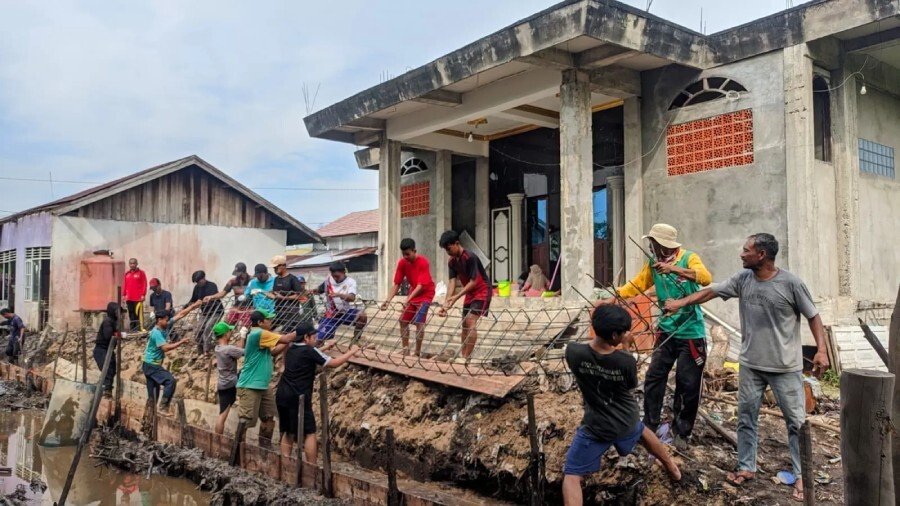 Tata Kawasan Masjid, LDII Kapuas Tanamkan Semangat Gotong Royong