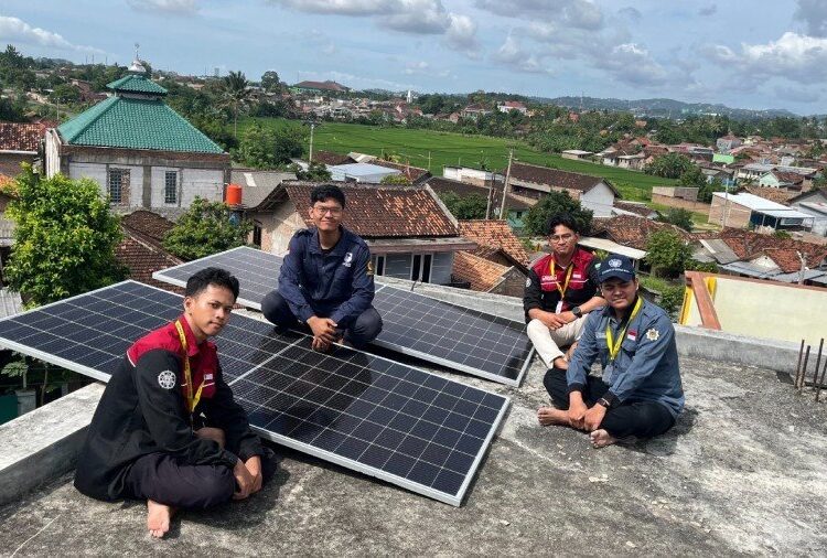 UGM dan PLN Nusantara Power Bangun PLTS Hybrid Off-Grid di Ponpes Naungan LDII Lampung