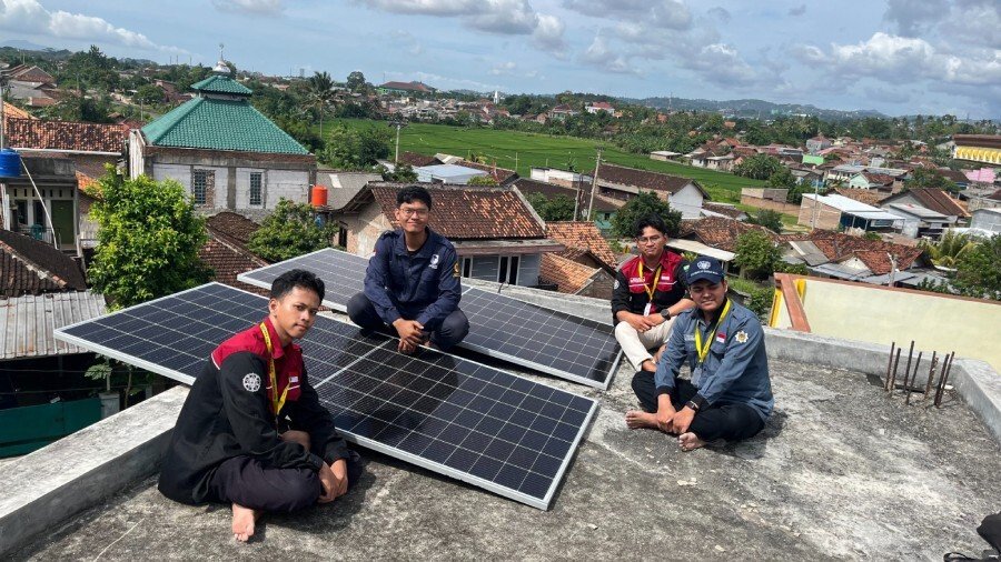 UGM dan PLN Nusantara Power Bangun PLTS Hybrid Off-Grid di Ponpes Naungan LDII Lampung