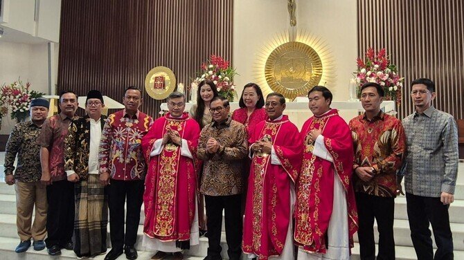 Pimpinan Ponpes Minhaajurrosyidiin Hadiri Undangan Gubernur Jakarta Resmikan Gereja Paroki Kalvari
