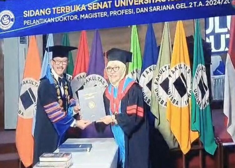 Kisah Yusrawati Guru Besar FK Unand yang Haus Ilmu