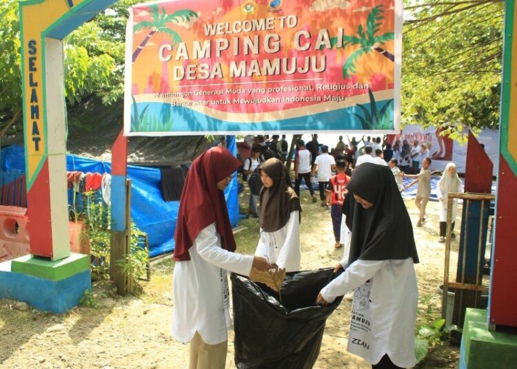 Penutupan Camping CAI LDII Mamuju, Peserta Bersihkan Pantai Labuan Doda