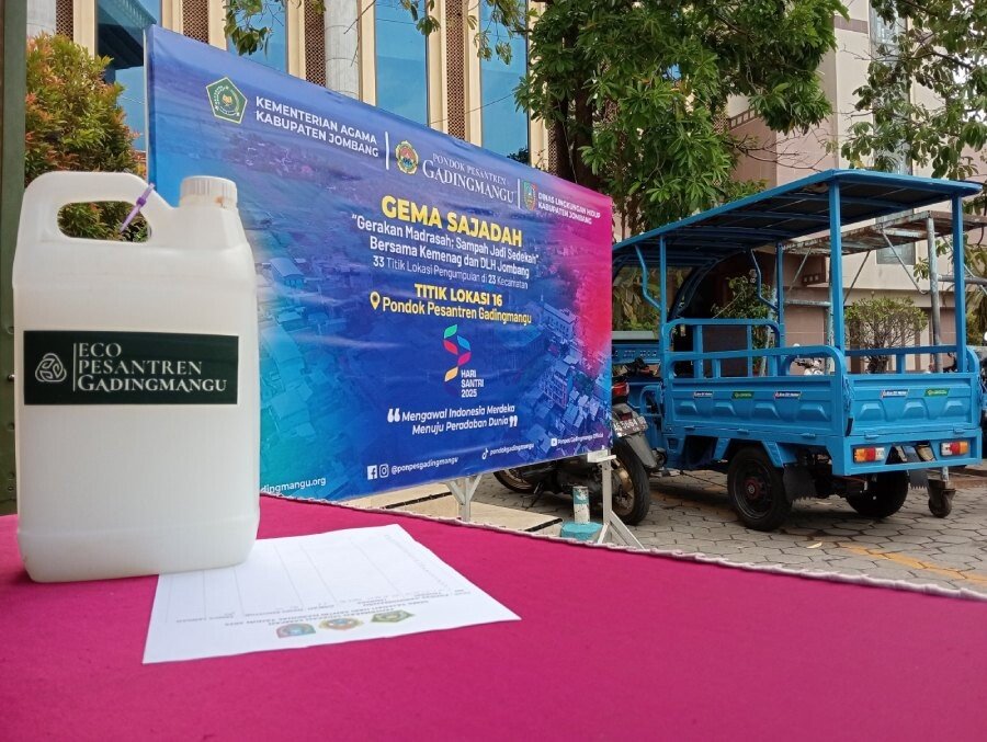 Ponpes Gadingmangu, Kemenag, dan DLH Helat Gerakan Sampah Jadi Sedekah