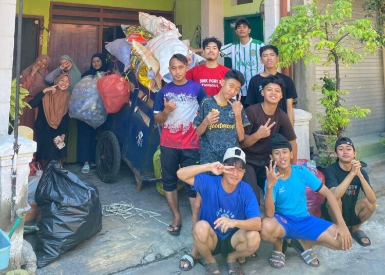Ikut Jaga Kesebersihan Lingkungan, Remaja LDII Rungkut Kidul Kumpulkan Barang Bekas