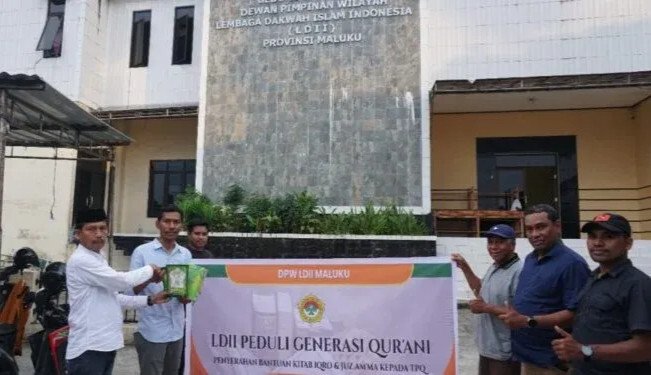 LDII Maluku Salurkan Iqro dan Al Quran di Pulau Buano