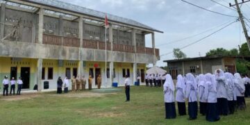 SMP Generasi Unggul Helat Upacara Peringatan Hari Pahlawan