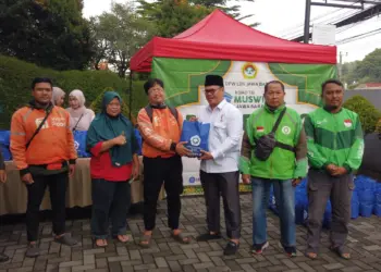 LDII Jabar Gelar Pasar Murah, Warga Jatinangor Tebus Sembako Hanya Rp20 Ribu