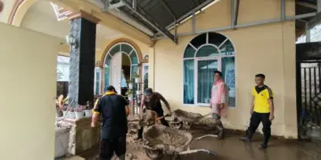 LDII Dharmasraya Gotong-Royong Bantu Pemulihan Kota Solok Pascabanjir