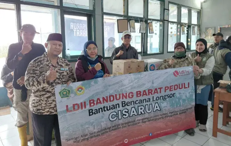 LDII Salurkan Bantuan Korban Longsor Cisarua Melalui Kantor Kemenag Bandung Barat