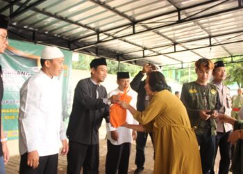 PAC LDII Gunung Putri Bagikan 2.000 Bingkisan kepada Masyarakat Menjelang Idul Fitri