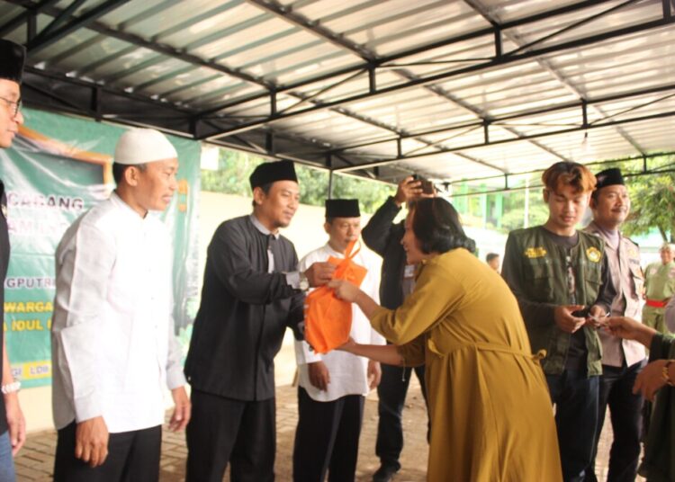 PAC LDII Gunung Putri Bagikan 2.000 Bingkisan kepada Masyarakat Menjelang Idul Fitri