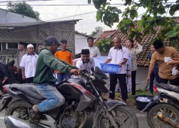 PAC LDII Pusakanagara Subang Bagikan 250 Paket Takjil di Kalentambo